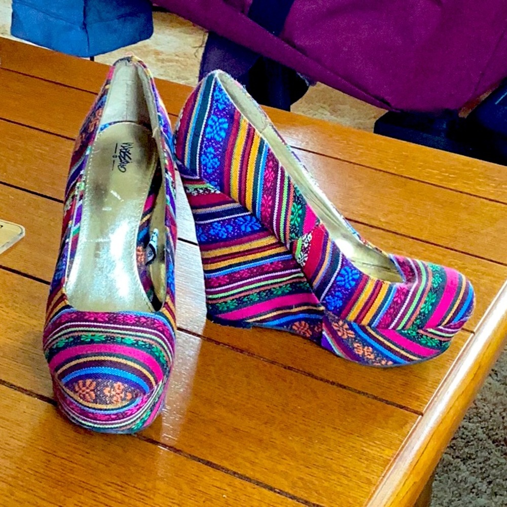 Colorful sky high Platform wedges 🌈